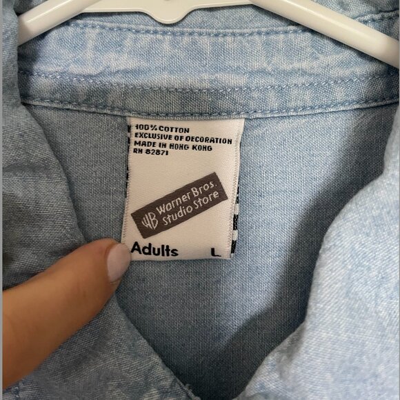 Looney Tunes - Wile E. Coyote & Road Runner Button Up - Size L - Gently Used - Picture 7 of 7